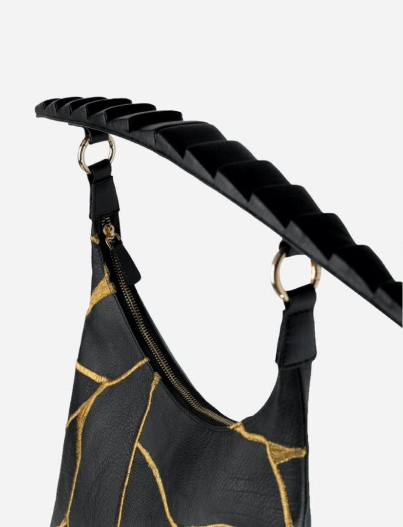 Akira Shoulder Bag in Black